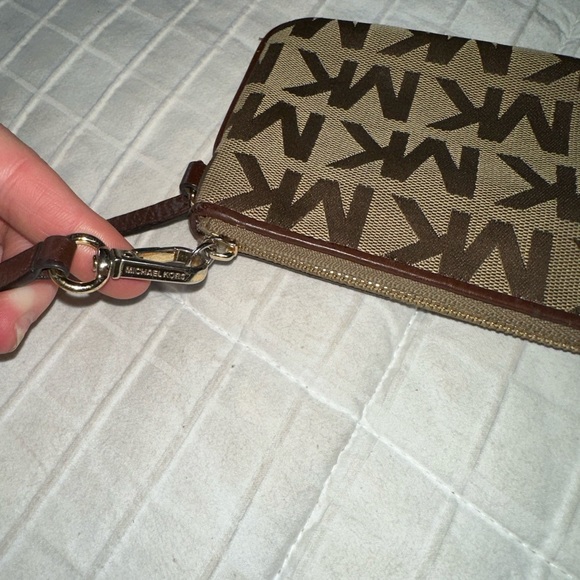 Michael Kors wristlet wallet - Picture 5 of 8